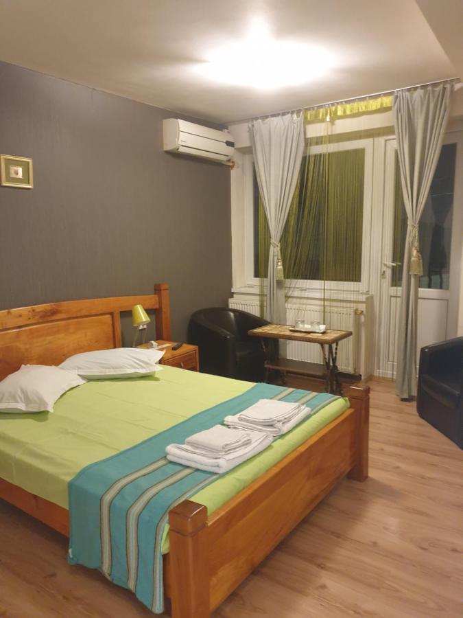 Sc Afitos Srl Hostel Drobeta Turnu Severin Bagian luar foto